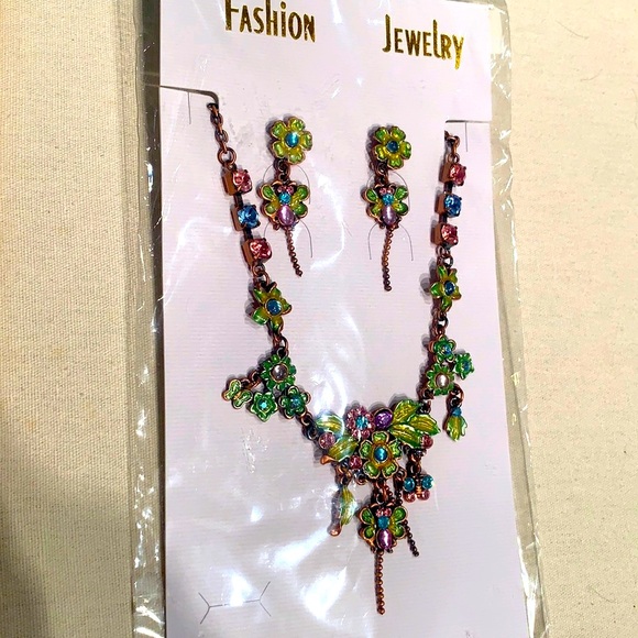 BUTTERFLY RHINESTONE NECKLACE & EARRINGS MATCHING SET - Picture 2 of 4